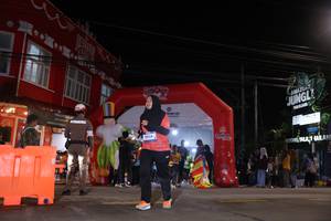 BIB: 3958
                            <button type="button" onclick="openModal(26265352)" class="btn btn-primary btn-sm float-right btn-popup" data-toggle="modal" data-target=".modal-high-quality">
                        <i class="fas fa-shopping-cart"></i> Add to Cart
                    </button>
                                            <button type="button" onclick="isThisMe(26265352, true)" class="btn btn-success btn-sm float-right btn-popup btn-isme hidden" data-toggle="tooltip" data-placement="bottom" title="นี่คือรูปของคุณใช่ไหม คลิกที่นี่เพื่อเอาเข้าอัลบั้ม">
                        <i class="fas fa-plus"></i> Add to album
                    </button>
                    <button type="button" onclick="isThisMe(26265352, false)" class="btn btn-warning btn-sm float-right btn-popup btn-isnotme hidden">
                        <i class="fas fa-ban"></i> Remove from album
                    </button>